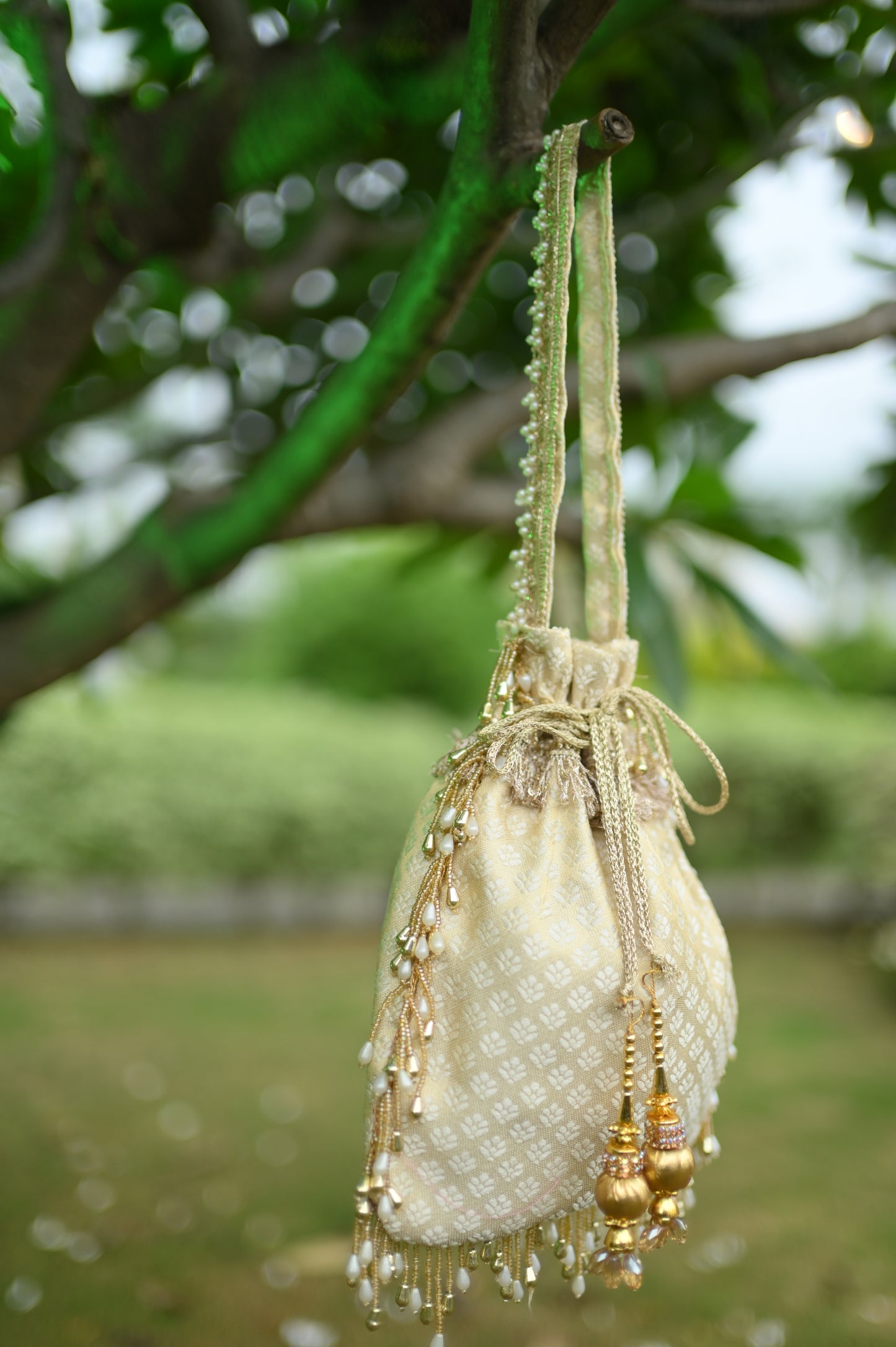 Ivory Pearl Drop Potli